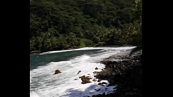 Bienvenu en vacances avec moi mon chocos tu as deviné ou je suis