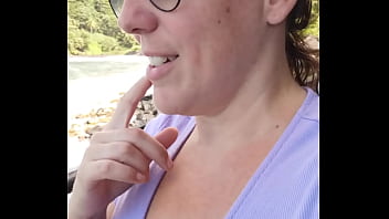 Bienvenu en vacances avec moi mon chocos tu as deviné ou je suis