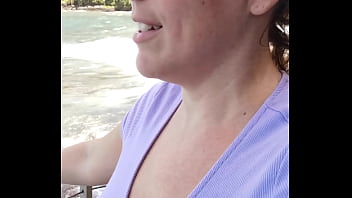 Bienvenu en vacances avec moi mon chocos tu as deviné ou je suis