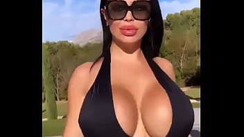 Las lesbianas de tus primas tetonas en el jacuzzi