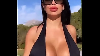 Las lesbianas de tus primas tetonas en el jacuzzi