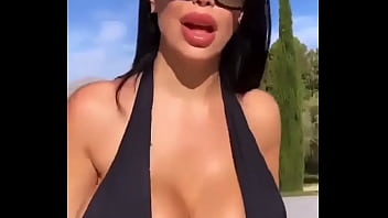 Las lesbianas de tus primas tetonas en el jacuzzi