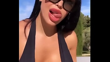 Las lesbianas de tus primas tetonas en el jacuzzi