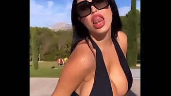 Las lesbianas de tus primas tetonas en el jacuzzi