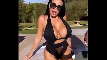 Las lesbianas de tus primas tetonas en el jacuzzi