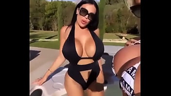 Las lesbianas de tus primas tetonas en el jacuzzi