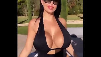 Las lesbianas de tus primas tetonas en el jacuzzi