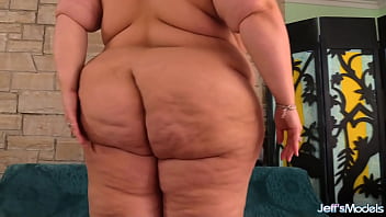 Thick and chubby milf erin green seeks solo pleasure