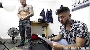 Cenas Dos Bastidores Do Filme Com Viktor Rom E Lucca O Guarda thumbnail