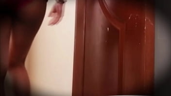 Universitaria orinando y luego follando rico