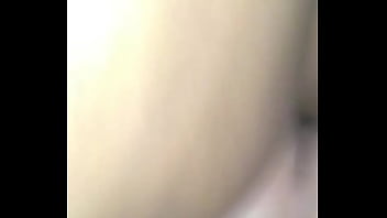 Gozando e mijando no cu da puta