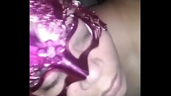 Gozando e mijando no cu da puta