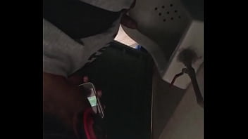 Jalandosela En El Baño De La Escuela thumbnail