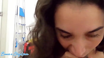 Ela mamou dois e bebeu leite