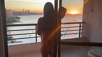 Fuder gostoso no pôr do sol é uma delícia cowgirl