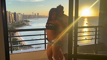 Fuder gostoso no pôr do sol é uma delícia cowgirl