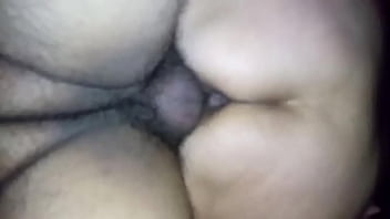 Se clava toda la verga de el corneador