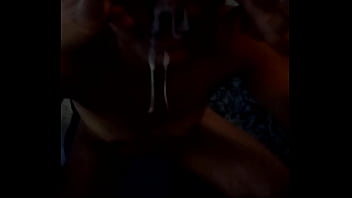 Putinha do pedregal levando jorrada de goza na cara