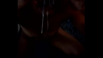 Putinha do pedregal levando jorrada de goza na cara