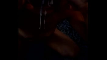 Putinha do pedregal levando jorrada de goza na cara