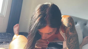 Enchi a bucetinha da novinha de leite