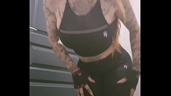 Après ma séance de sport je suis bien ferme de partout tu veut tous voir la
