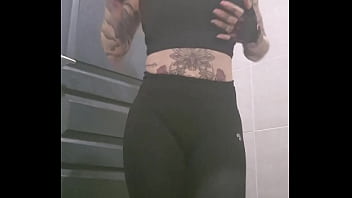 Après ma séance de sport je suis bien ferme de partout tu veut tous voir la