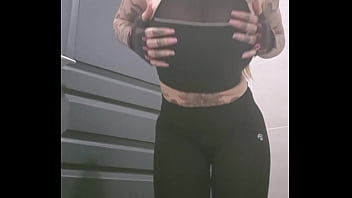 Après ma séance de sport je suis bien ferme de partout tu veut tous voir la