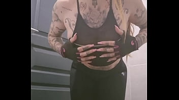 Après ma séance de sport je suis bien ferme de partout tu veut tous voir la