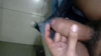 Eyaculando Chorros De Semen thumbnail