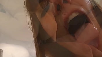 Deviens le voyeur de notre après midi libertine à 4 on prend un petit apéro