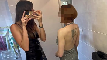 Deviens le voyeur de notre après midi libertine à 4 on prend un petit apéro Deviens le voyeur de notre après midi libertine à 4 on prend un petit apéro