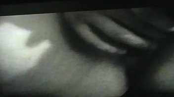 Sandrine attend patiemment son éjac faciale