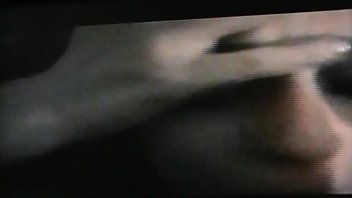 Sandrine attend patiemment son éjac faciale