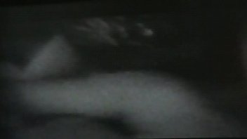 Sandrine attend patiemment son éjac faciale