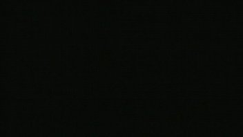 Sandrine attend patiemment son éjac faciale