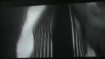 Sandrine attend patiemment son éjac faciale