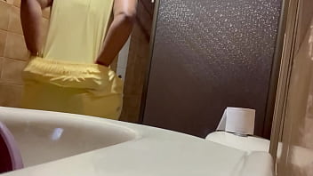 Camara De Baño Chica Enfermera Sexy thumbnail