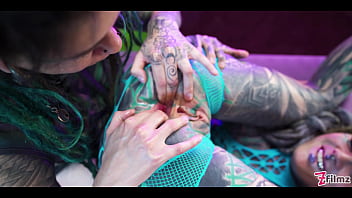 Tattooed babe straps on a huge toy for the slutty girl