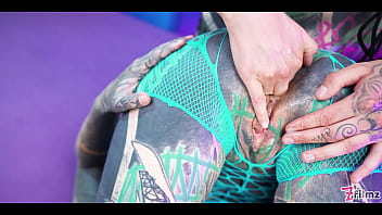 Tattooed babe straps on a huge toy for the slutty girl