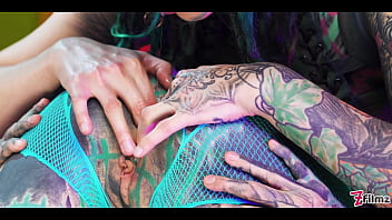 Tattooed babe straps on a huge toy for the slutty girl