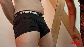 Morena femdom provocando e punindo o escravo