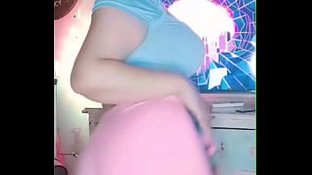 Latina caliente a la que le encanta hacer twerking