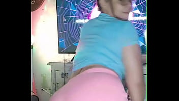 Latina caliente a la que le encanta hacer twerking