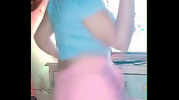 Latina caliente a la que le encanta hacer twerking