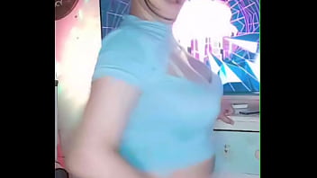 Latina caliente a la que le encanta hacer twerking