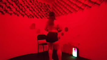 I visited a nightclub and was seduced by a beautiful sexy chubby girl behind the scenes