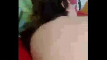 Mostrando a bunda da esposa