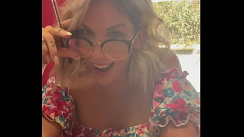 Vidéo en direct de mon bureau au travail j’attend mon jeune voisin pour