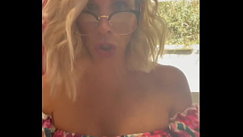 Vidéo en direct de mon bureau au travail j’attend mon jeune voisin pour